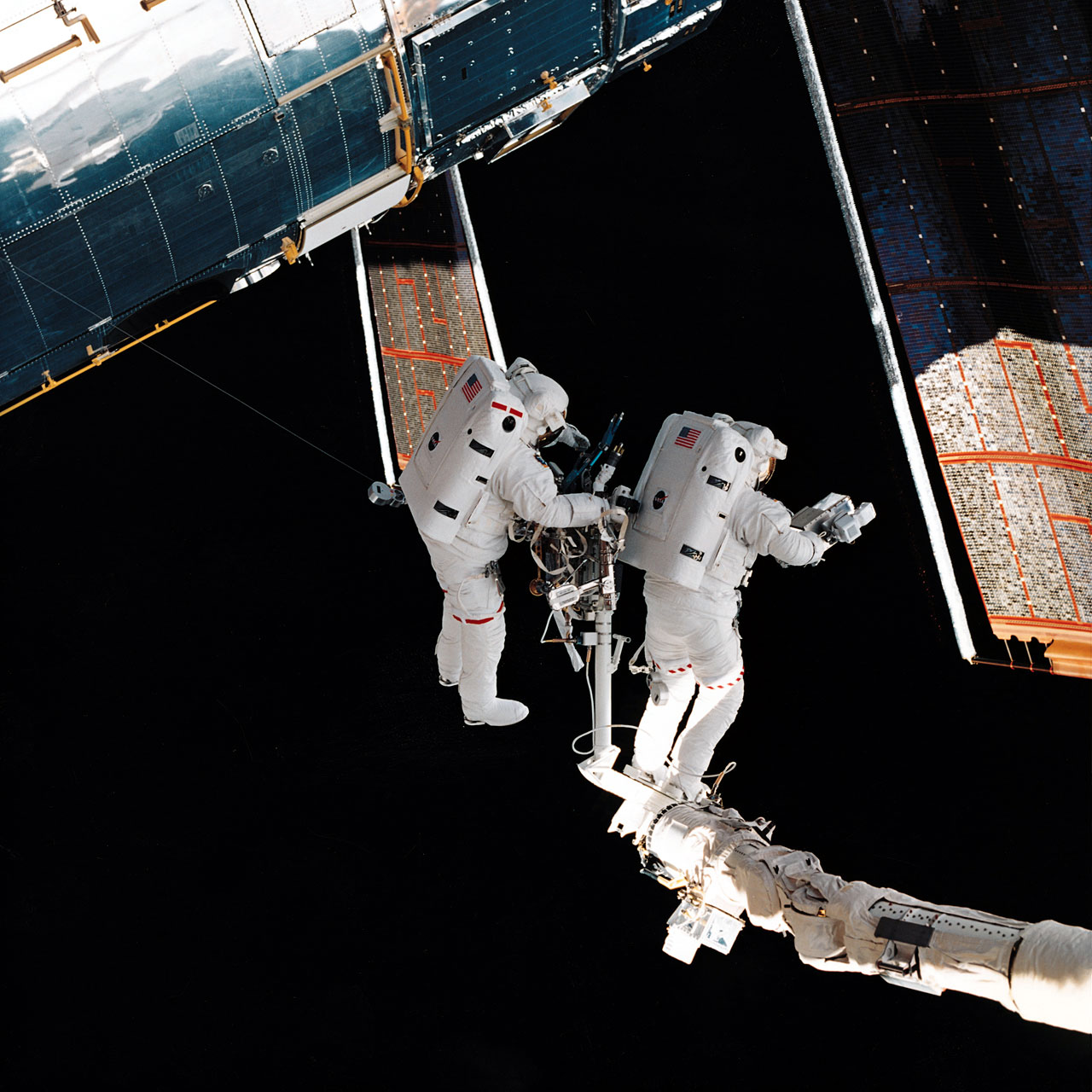 HST Servicing Mission 2 (1997) HST Servicing Mission 2 (1997)